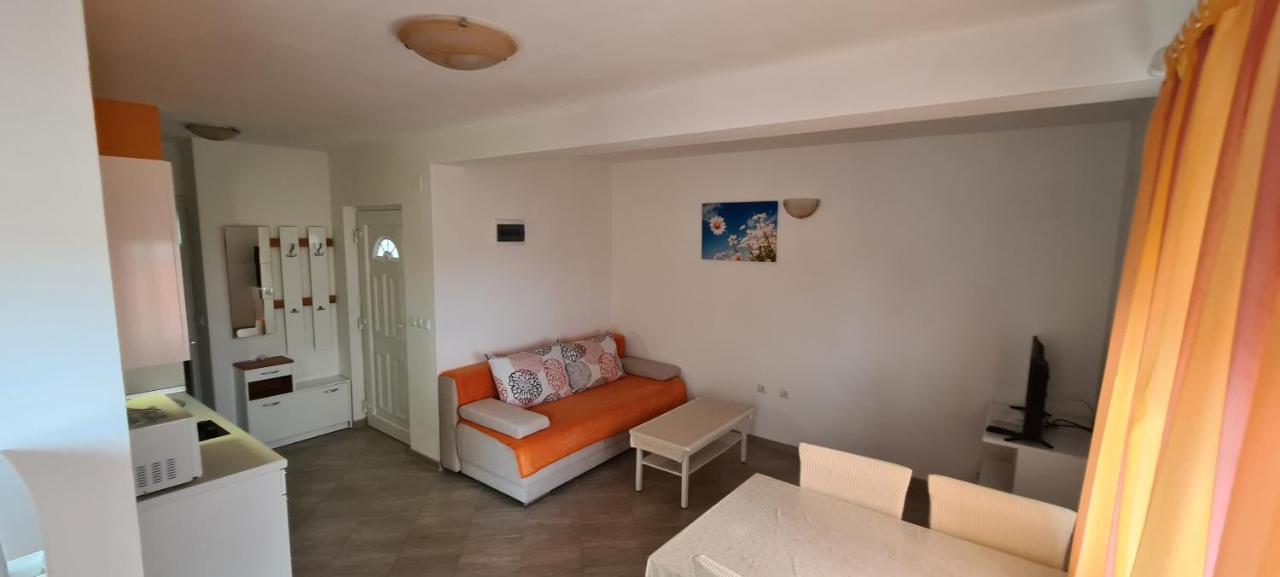 Apartmani Cesar Rtina Exterior photo