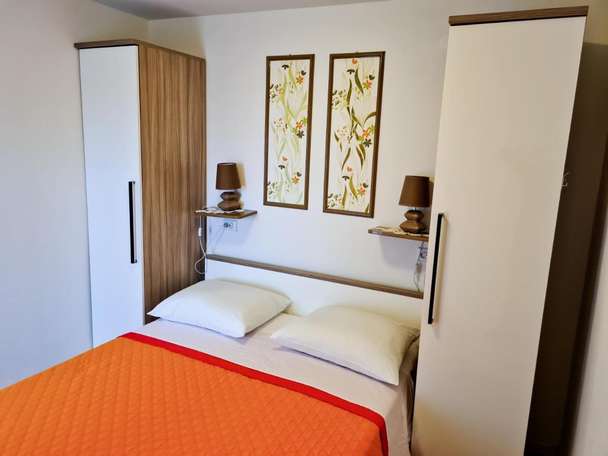 Apartmani Cesar Rtina Exterior photo