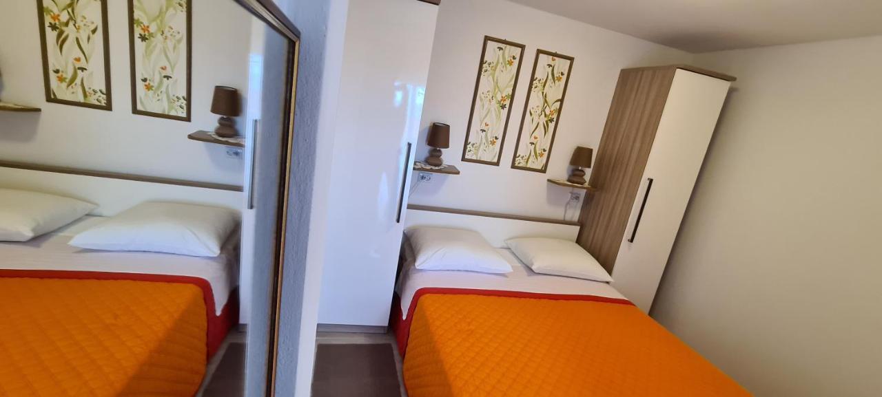 Apartmani Cesar Rtina Exterior photo