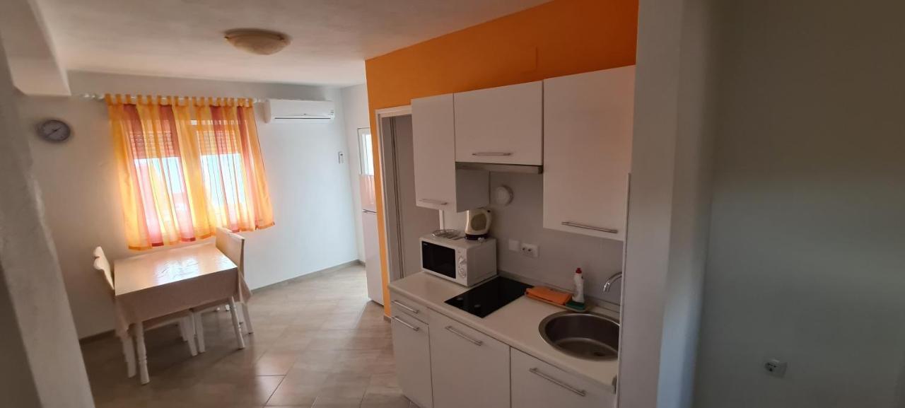 Apartmani Cesar Rtina Exterior photo