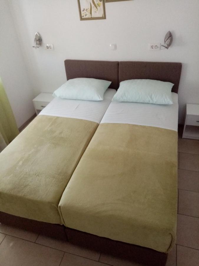 Apartmani Cesar Rtina Exterior photo